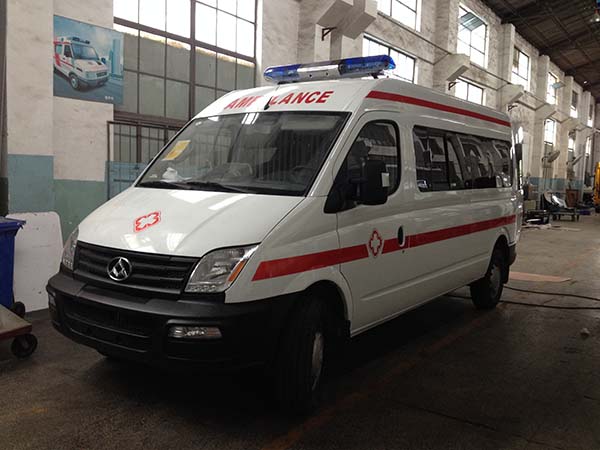 囚犯押解救护车