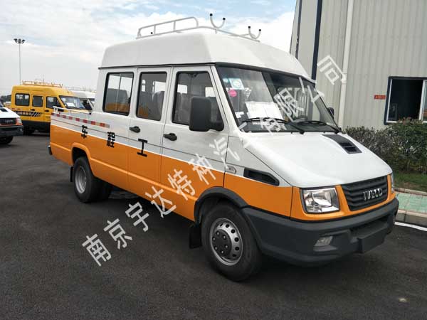 依维柯新得意6-9座工程车国六