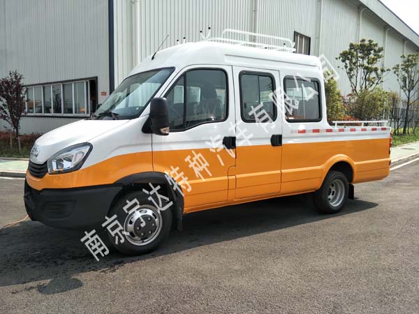 依维柯欧盛国六6-9座工程车