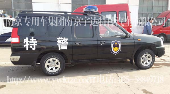 尼桑指挥车警犬车