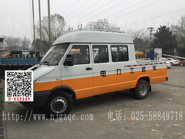 依维柯三排9座工程车 NJ5045XGCZ5A