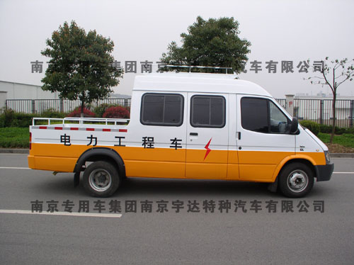 全顺新款三排9座工程车