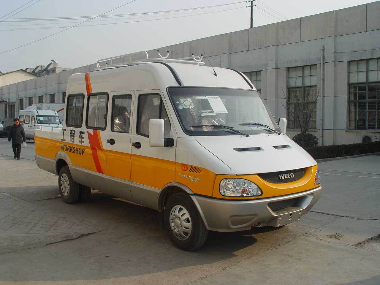 依维柯宝迪14座工程车