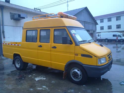 依维柯9座电力工程车（得意款）